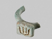 Aeg F 143  Aeg F 143, Ring, Hellblaue Fayence, L 1,1 cm, B 1,0 cm, T 2,0 cm : Bestandskatalog Ägypten, Museumsfoto: Claus Cordes